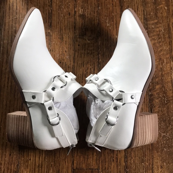 Carlos by Carlos Santana Pointer white pointed toe booties with heel, size 8 - Picture 9 of 10